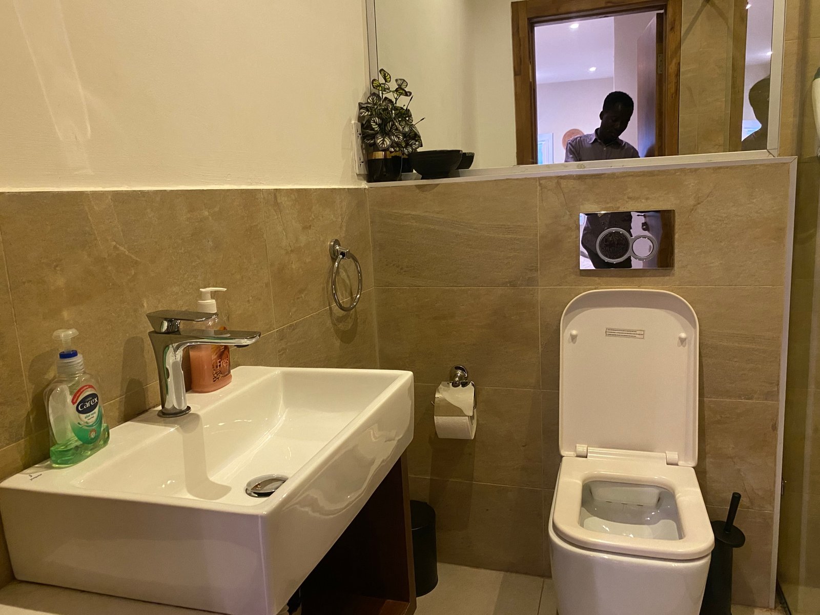IMG_2385 (1) 2 bedroom apartment for rent in East Legon